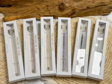 Edelsteinwasser-wassersteine-edelsteine-heilwasser-wasser-energetisieren-chakra-jaspis-amethyst-bergkristall-calcit-sodalith